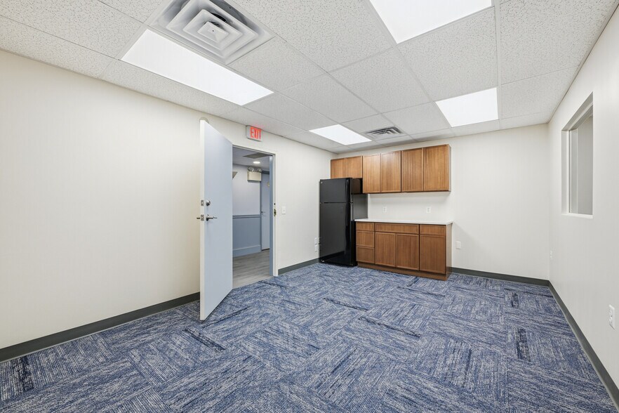 More Photos Of 6198 Butler Pike, Blue Bell Medical For Lease