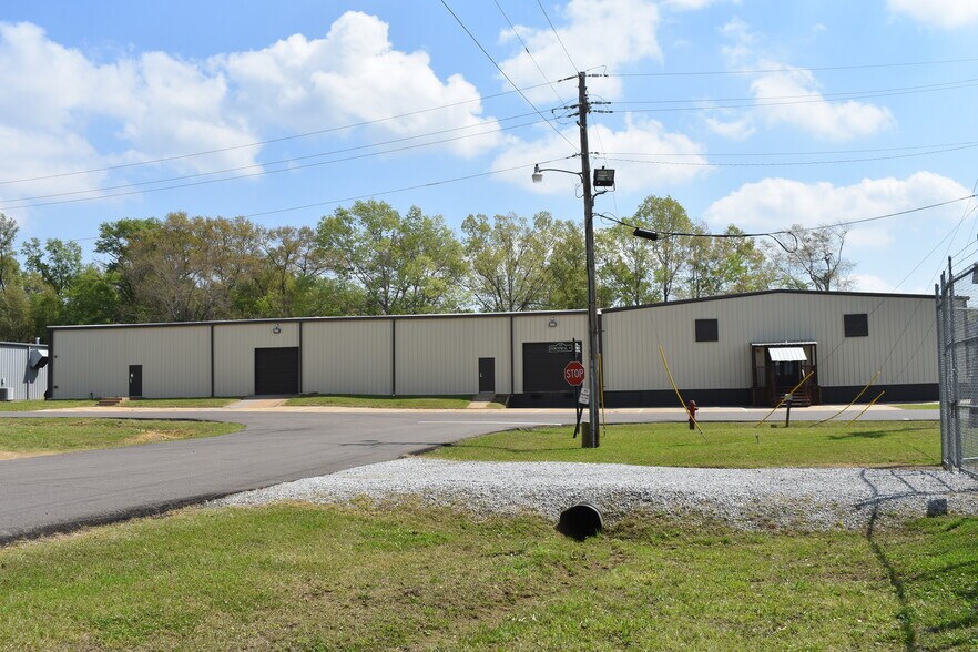 More Photos Of 216 Industrial Dr, Ridgeland Warehouse For Lease