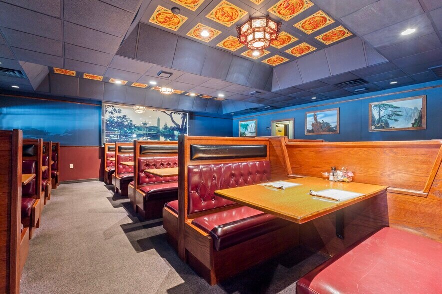 More Photos Of 376 Bullocks Point Ave, Riverside Restaurant For Sale