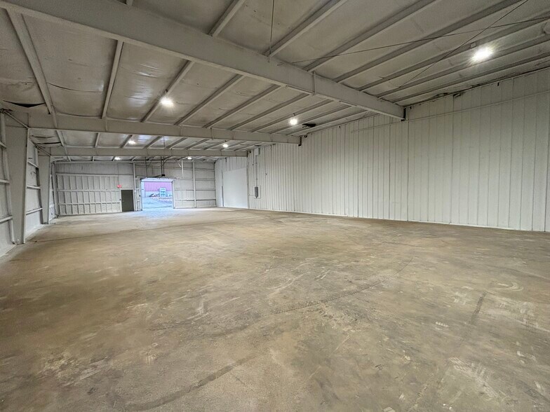 More Photos Of 160 N Ortonville Rd, Ortonville Warehouse For Lease