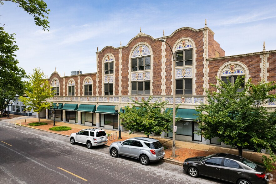 Primary Photo Of 5585 Pershing Ave, Saint Louis Office For Lease