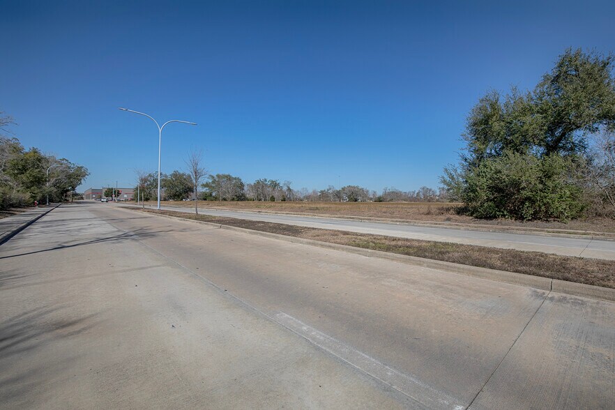 More Photos Of I-45 & Jasmine Ave, Webster Land For Sale