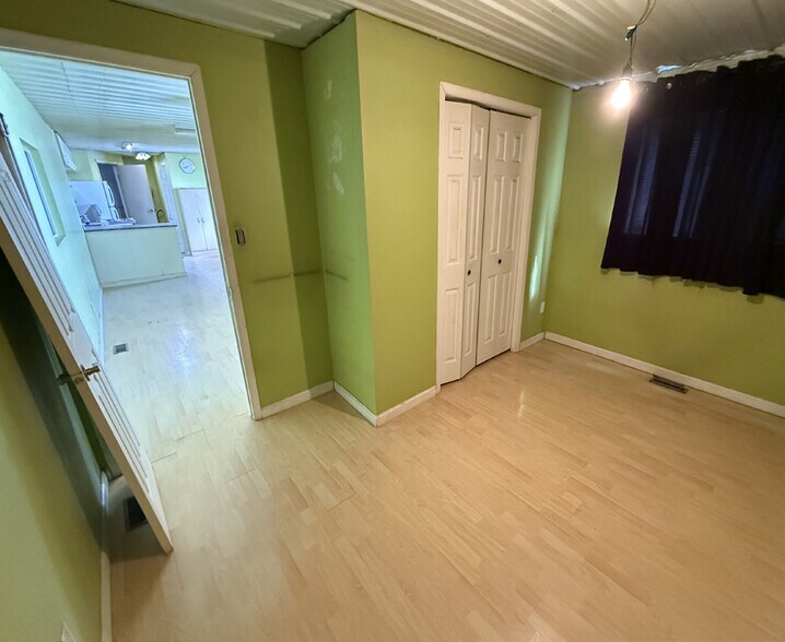 More Photos Of 949B Redonda St, Winnipeg Industrial For Lease