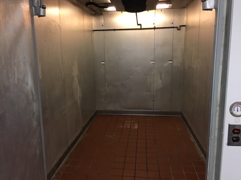 More Photos Of 800 W Walnut St, Watseka Fast Food For Lease