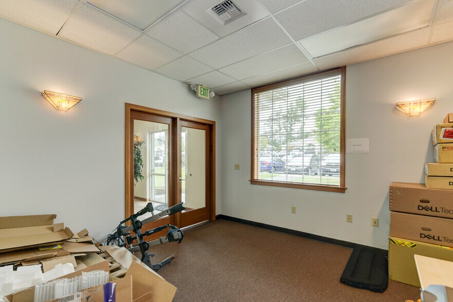 More Photos Of 2102 Carriage St SW, Olympia Office For Sale