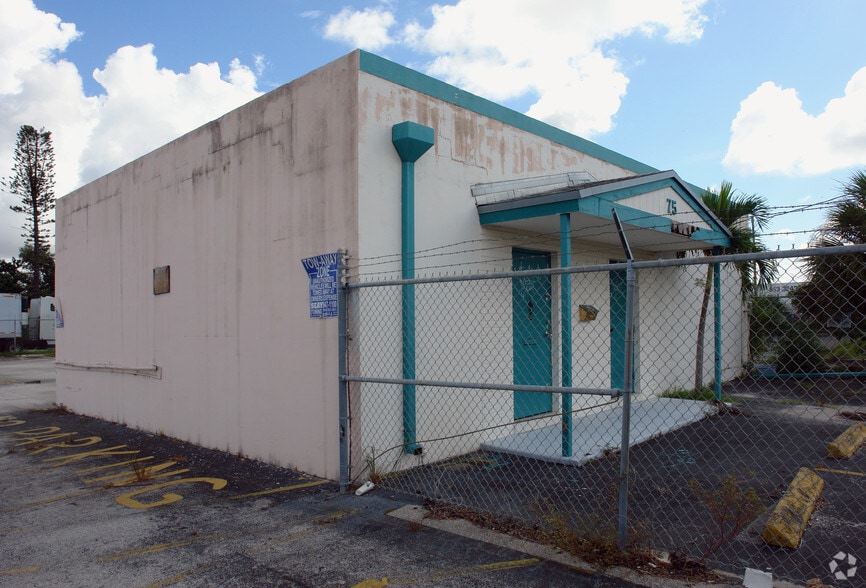 More Photos Of 75 NE 183rd St, Miami Freestanding For Sale