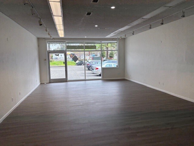 More Photos Of 947-959 Front St, Novato General Retail For Lease