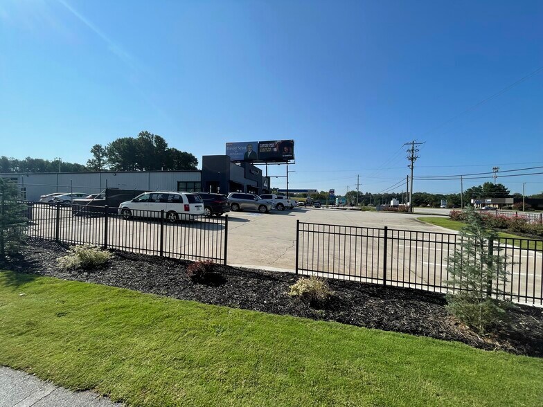 More Photos Of 200 Maxham Rd, Austell Storefront For Lease