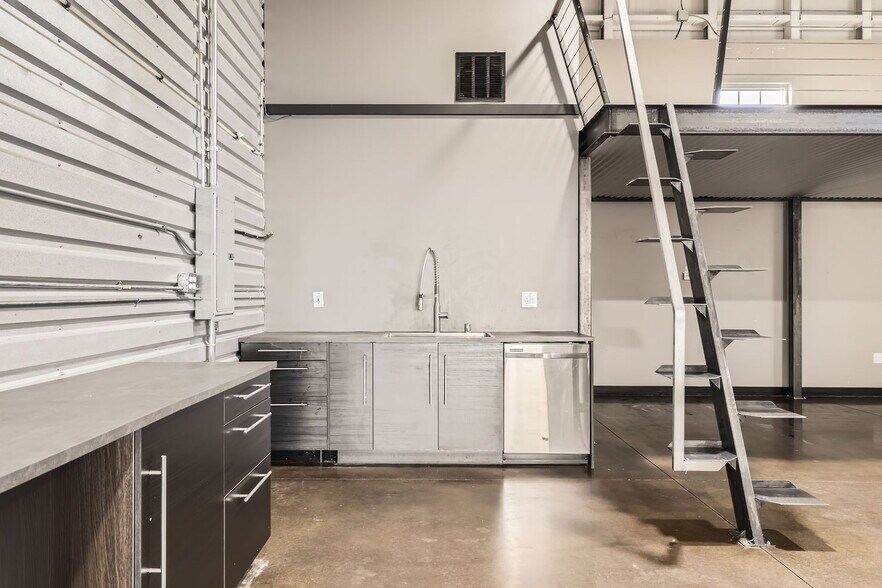 More Photos Of 9337 Commerce Center St, Highlands Ranch Showroom For Sale