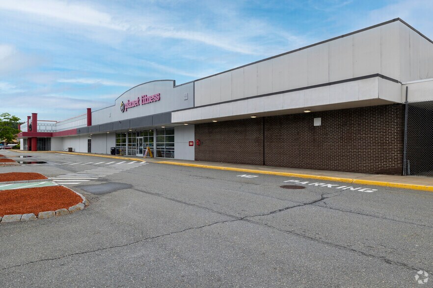 More Photos Of 100 Nashua Mall, Nashua Unknown For Lease