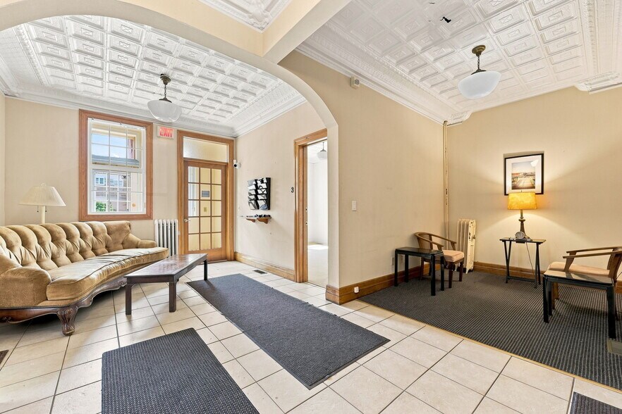 More Photos Of 44 Main St, Kingston Office For Lease