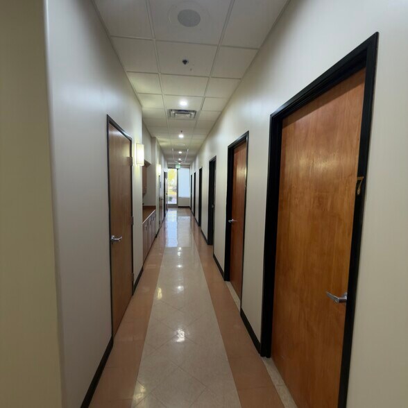 More Photos Of 8761 E Bell Rd, Scottsdale Medical For Lease