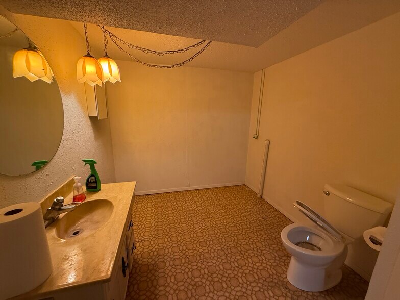 More Photos Of 910-912 7th St, Onawa Office For Sale