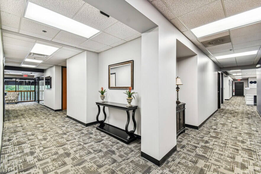 More Photos Of 2701 W Busch Blvd, Tampa Office For Sale