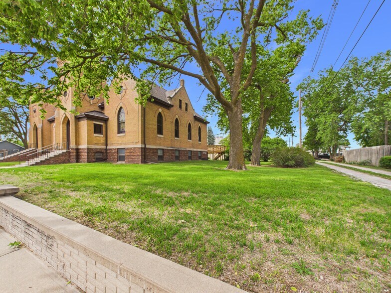 More Photos Of 220 E 6th St, Minden Office Residential For Sale