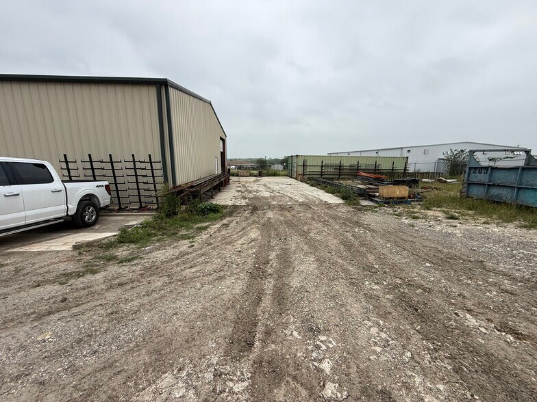 More Photos Of 115 Wyoming Blvd, Pleasanton Warehouse For Lease