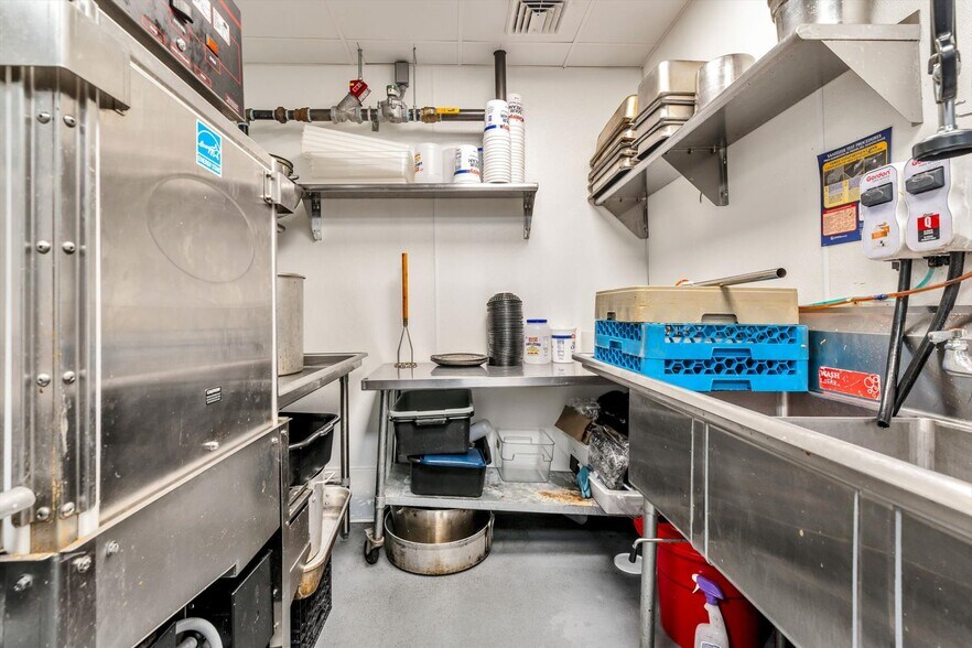 More Photos Of 859 Main St, Chatham Freestanding For Sale