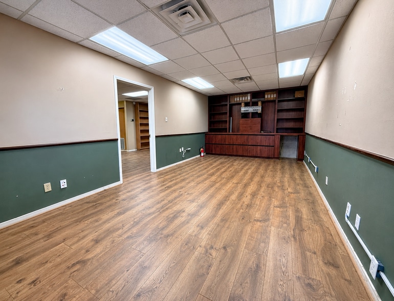 More Photos Of 1501 N Amburn Rd, Texas City Medical For Sale