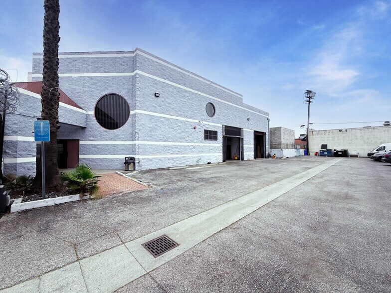 More Photos Of 3800 S Hill St, Los Angeles Warehouse For Lease