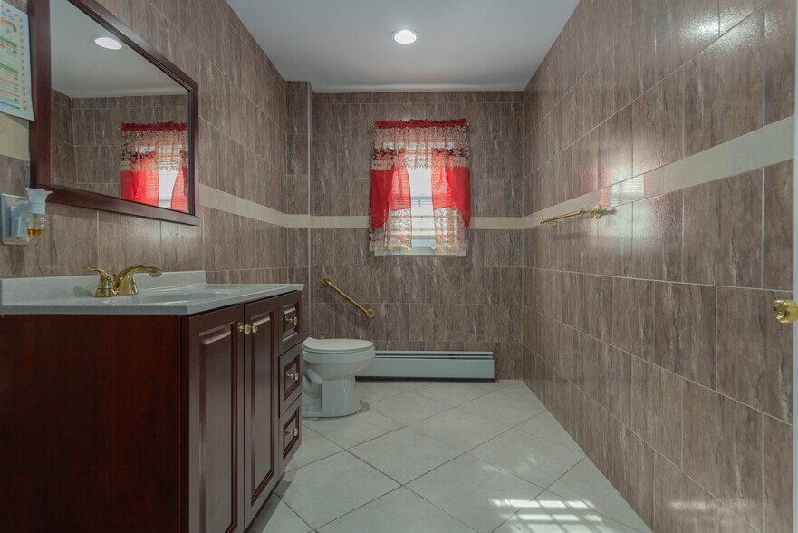 More Photos Of 82-84 W Railroad Ave, Garnerville Storefront Retail Residential For Sale