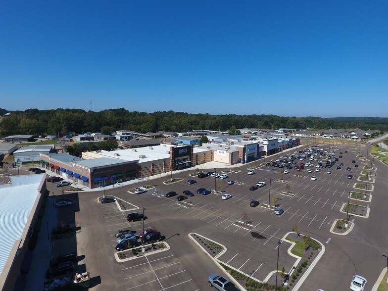 More Photos Of 200-800 Merchants Dr, Oxford Unknown For Lease