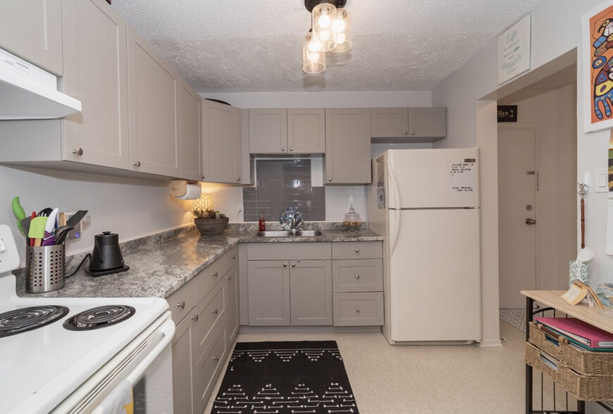 More Photos Of 4 Robert St, Arnprior Apartments For Sale