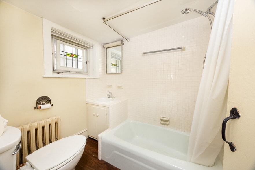 More Photos Of 69 E Oakland Ave, Doylestown Office For Sale