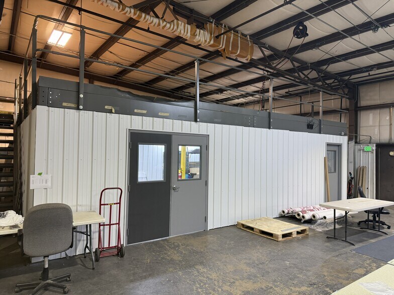 More Photos Of 3505 Cooper Dr, Elkhart Warehouse For Sale