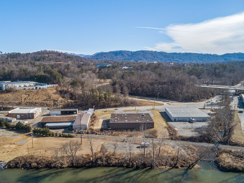 More Photos Of 840 Riverside Dr, Asheville Warehouse For Lease