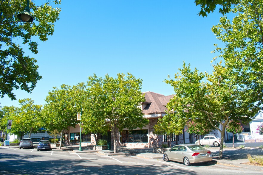More Photos Of 124-148 S Cloverdale Blvd, Cloverdale Freestanding For Sale