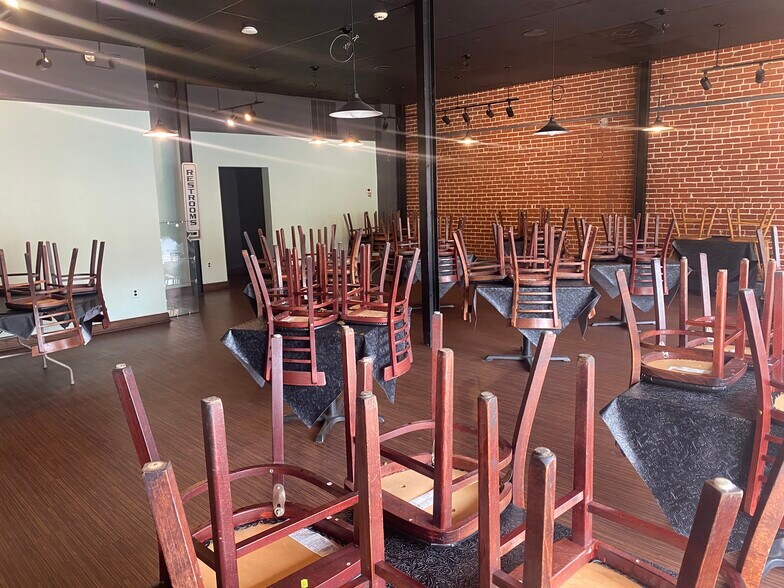 More Photos Of 33 N Washington St, Berkeley Springs Restaurant For Sale