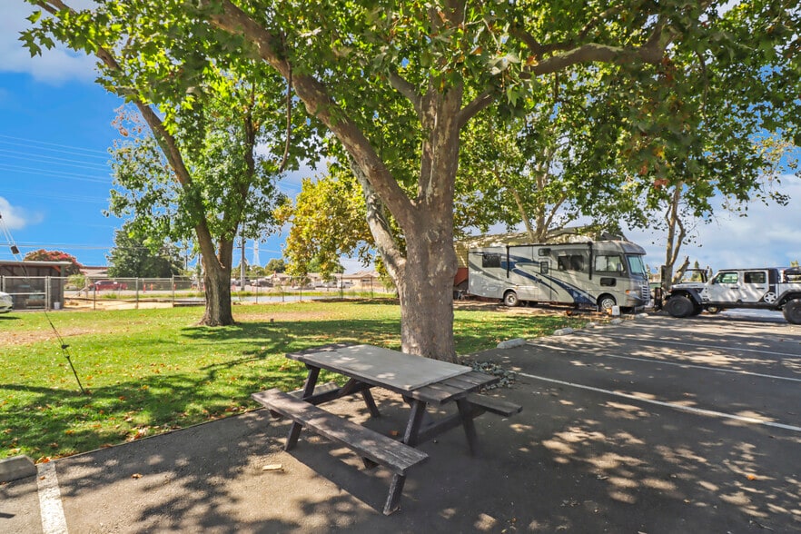 More Photos Of 8989 Elder Creek Rd, Sacramento Contractor Storage Yard For Sale