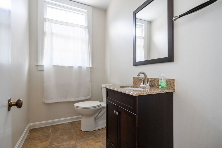 More Photos Of 1320 E Washington St, Louisville Light Manufacturing For Sale