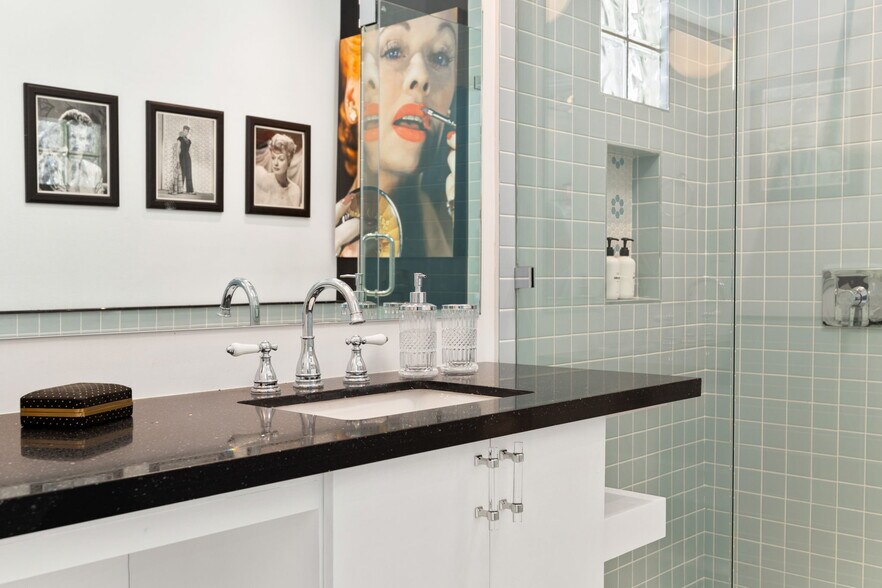 More Photos Of 120 W Vereda Sur, Palm Springs Hotel For Sale