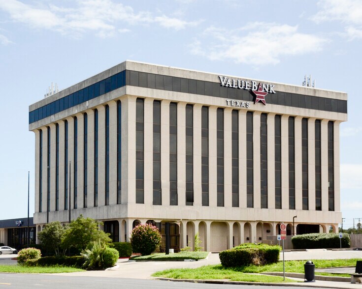 More Photos Of 3649 Leopard St, Corpus Christi Office For Lease