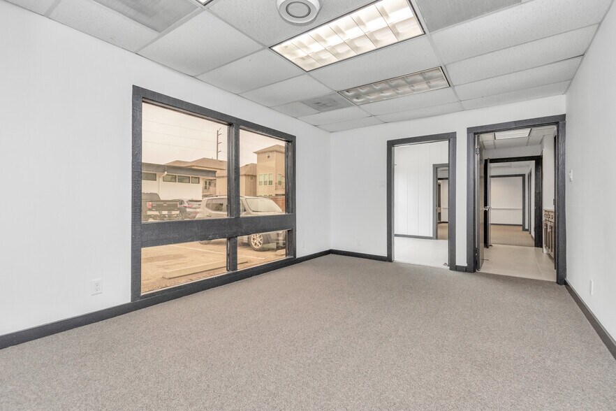 More Photos Of 8703 Meadowcroft Dr, Houston Medical For Lease