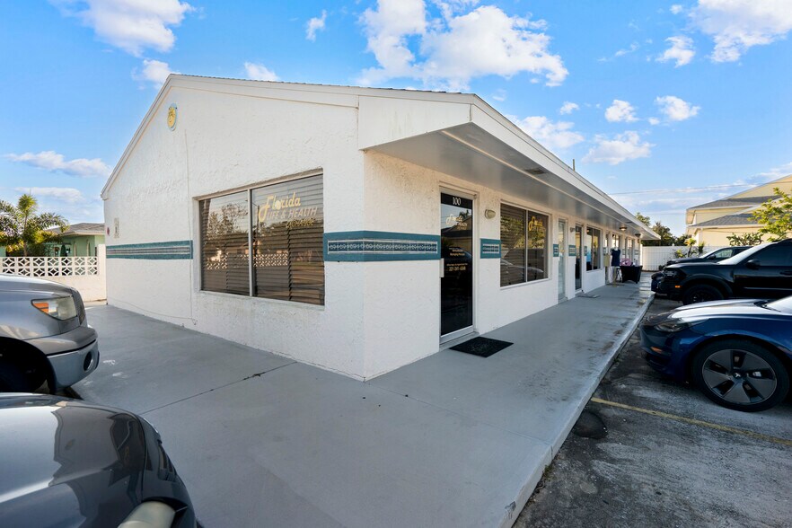 More Photos Of 599 Sherwood Ave, Satellite Beach General Retail For Lease