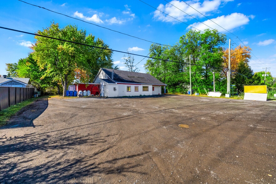 Primary Photo Of 809 Québec 344, Saint-placide Restaurant For Sale