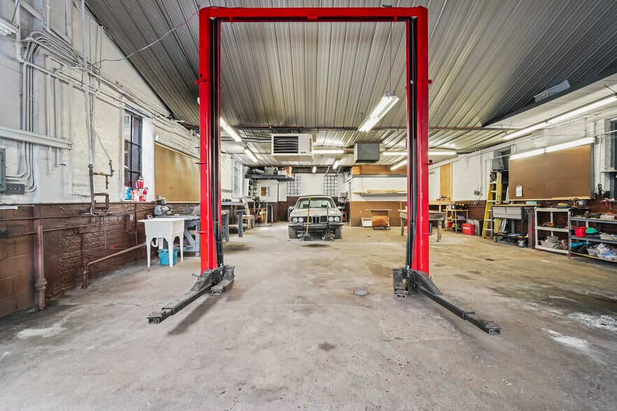 More Photos Of 111 Nott Ter, Schenectady Auto Repair For Sale