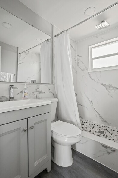More Photos Of 8820 Rocky Creek Dr, Tampa Apartments For Sale