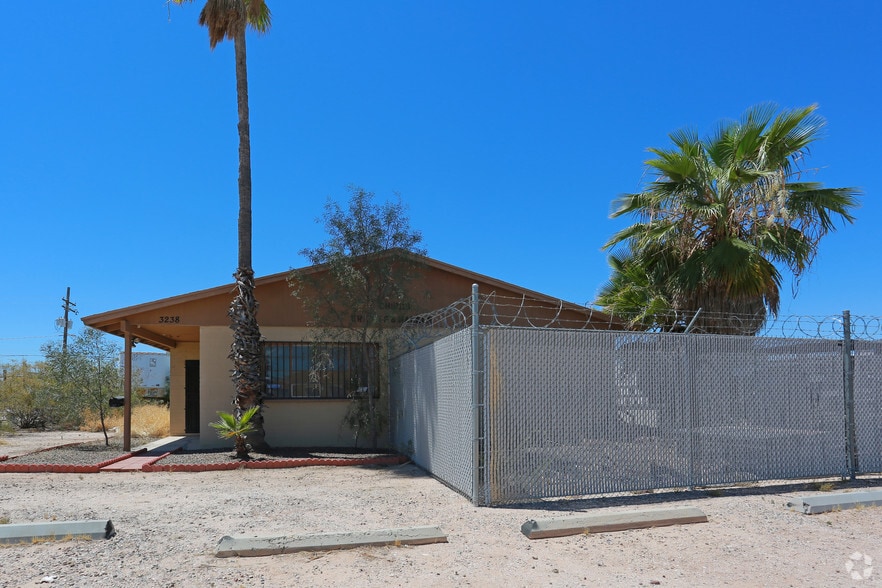 More Photos Of 3238 E Columbia St, Tucson Manufacturing For Sale