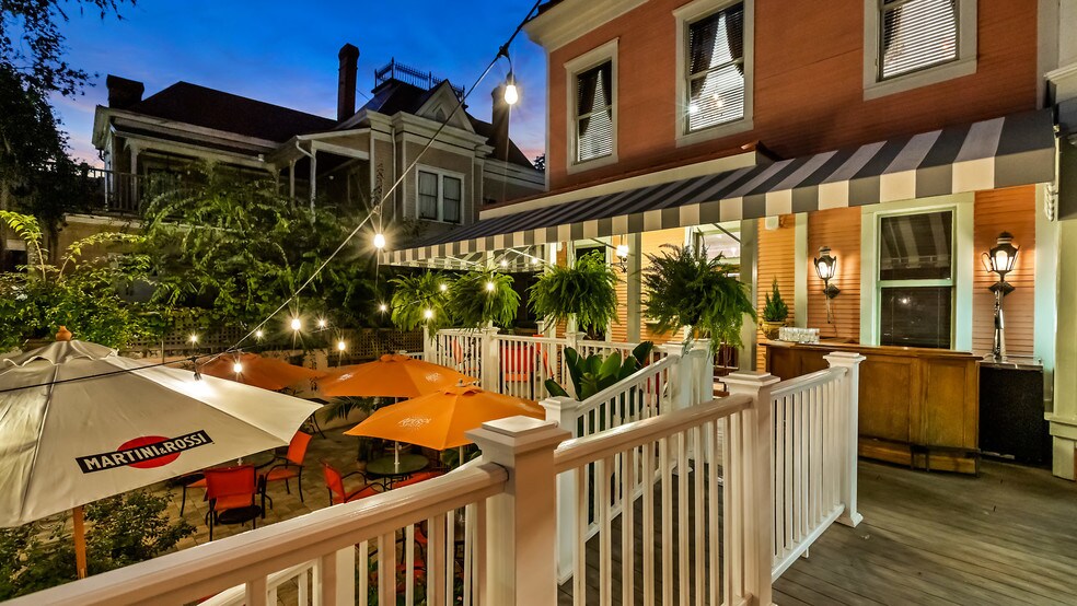 More Photos Of 119 E 37th St, Savannah Restaurant For Sale