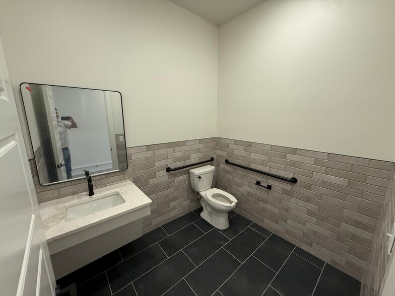 More Photos Of 8808 Valencia Ave, Lubbock Warehouse For Sale