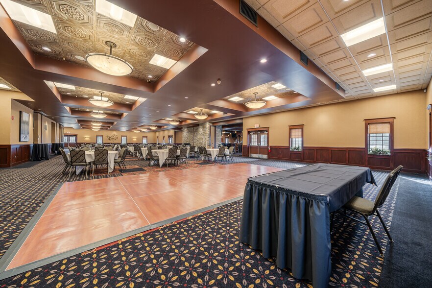 More Photos Of 3177 French Rd, De Pere Restaurant For Sale