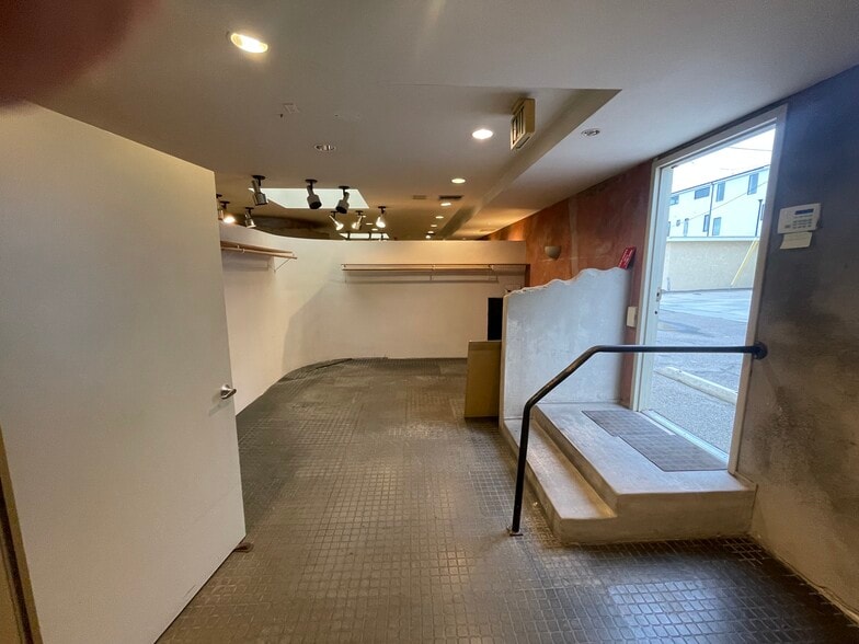 More Photos Of 3519 E Coast Hwy, Corona Del Mar Storefront For Lease