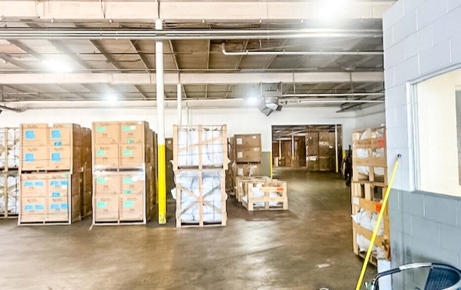 More Photos Of 1300 E Berry St, Fort Worth Warehouse For Lease