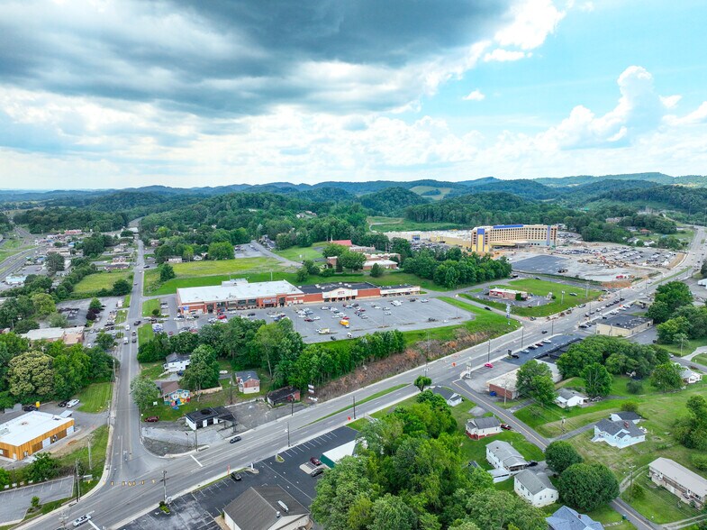 More Photos Of 245 Gate City Hwy, Bristol General Retail For Sale