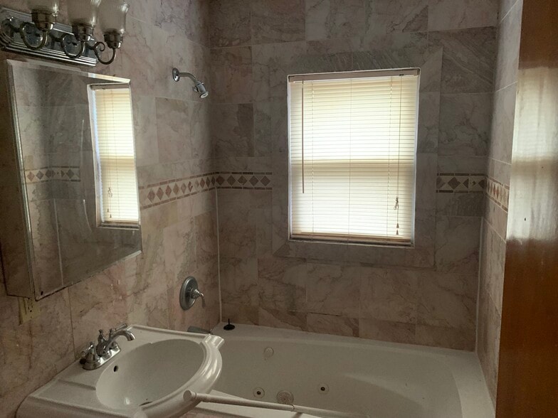 More Photos Of 2521 Noble Rd, Cleveland Heights Apartments For Sale