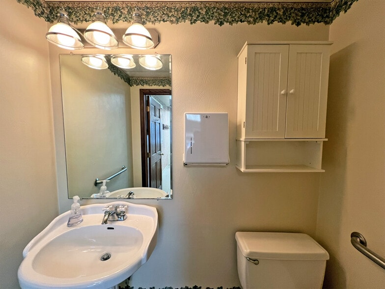 More Photos Of 3567 W 26th St, Erie Freestanding For Sale