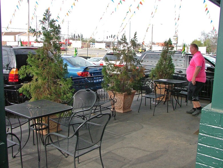 More Photos Of 327 W 6th Ave, Bowling Green Auto Dealership For Sale